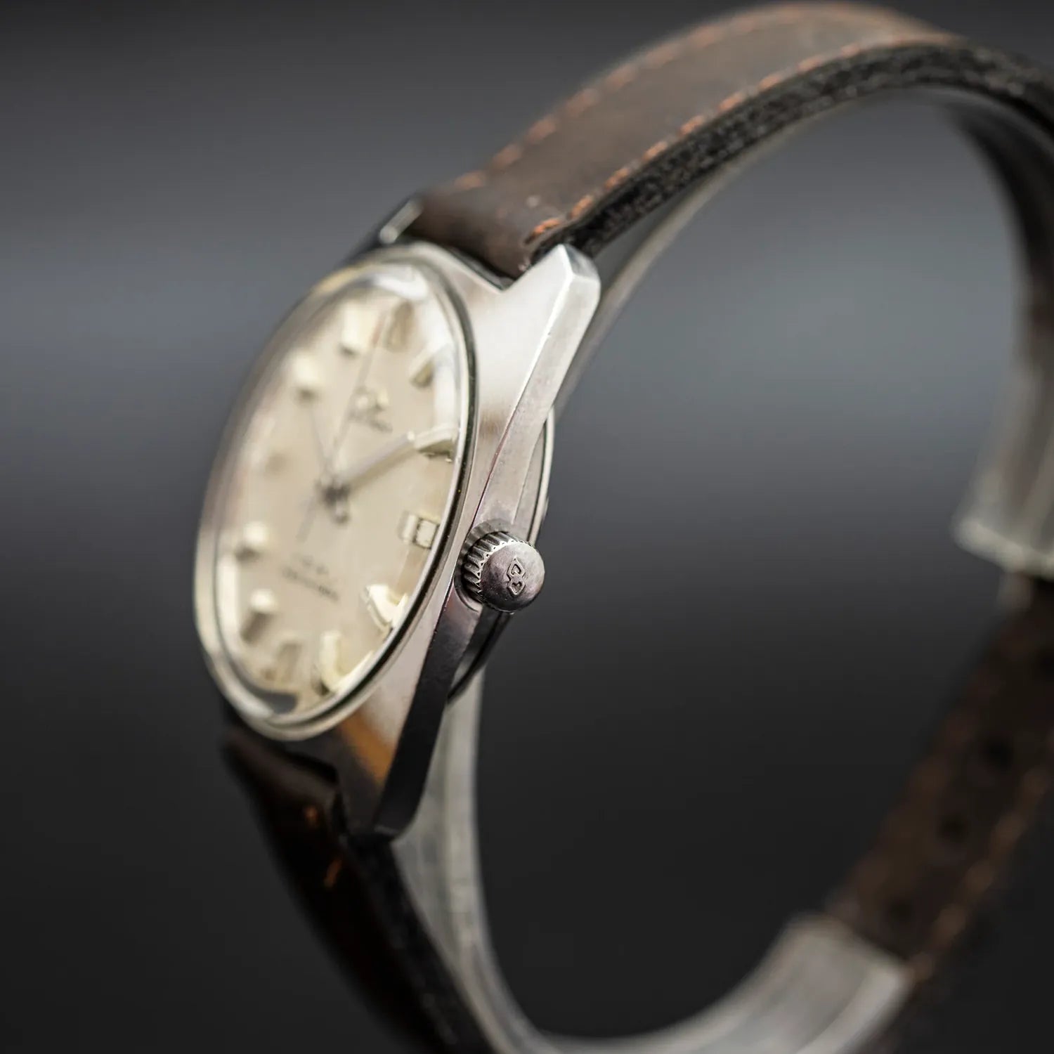 Double Rhomb Vintage Chinese Watch – back case