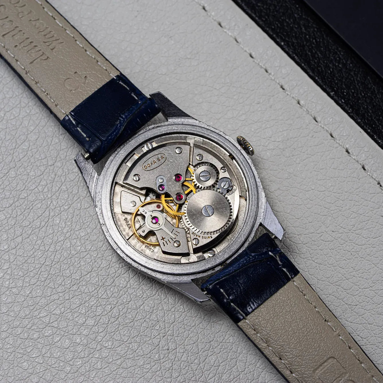 Doxa Cal. 1147 Vintage Men's Watch From 1948 – dial close-up