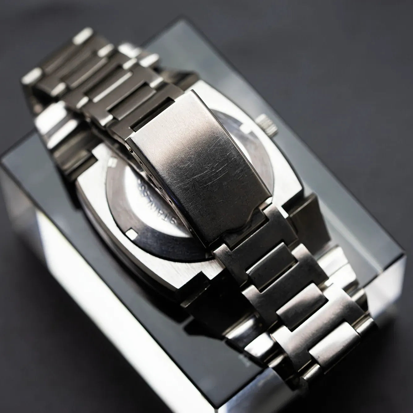 Doxa Conquistador Automatic Synchron 565 – side view alternative angle
