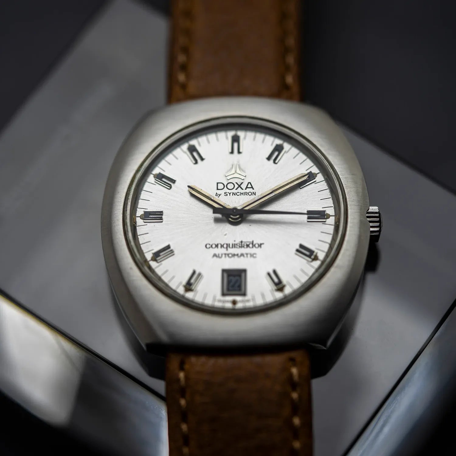 Doxa Conquistador Automatic – side view alternative angle