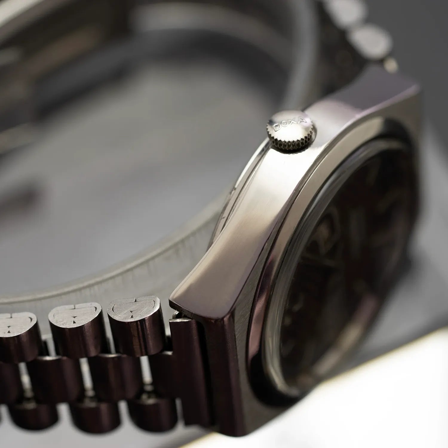 Doxa Conquistador Automatic, Ref. 68-017-56, Cal. ETA 2789 – side view