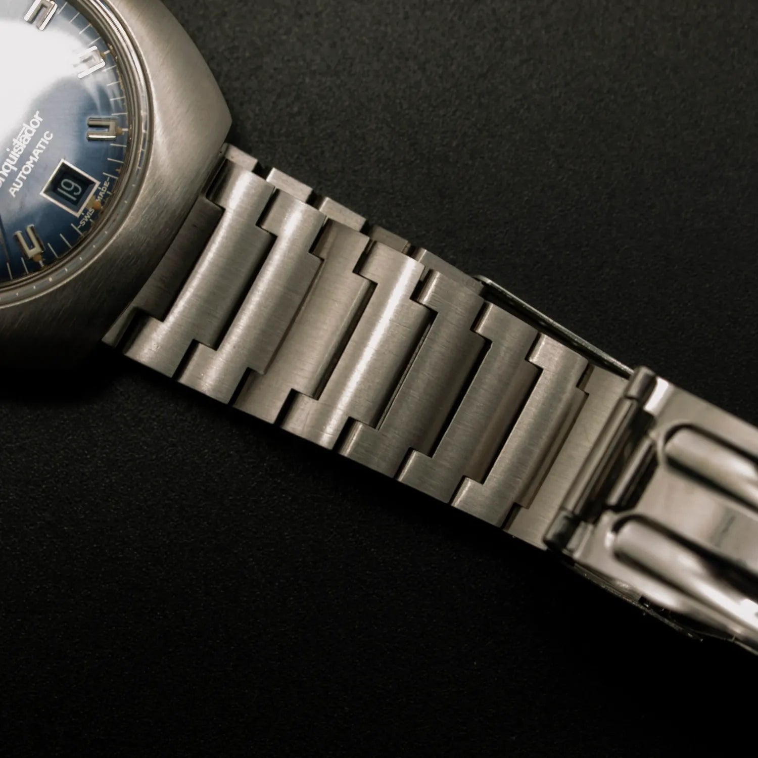 Doxa Conquistador Synchron Automatic – side view