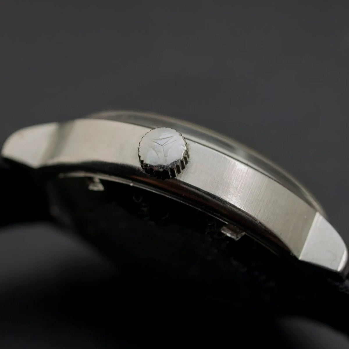 Doxa Conquistador Synchron Automatic, Ref. 555.001.56 – side view alternative angle