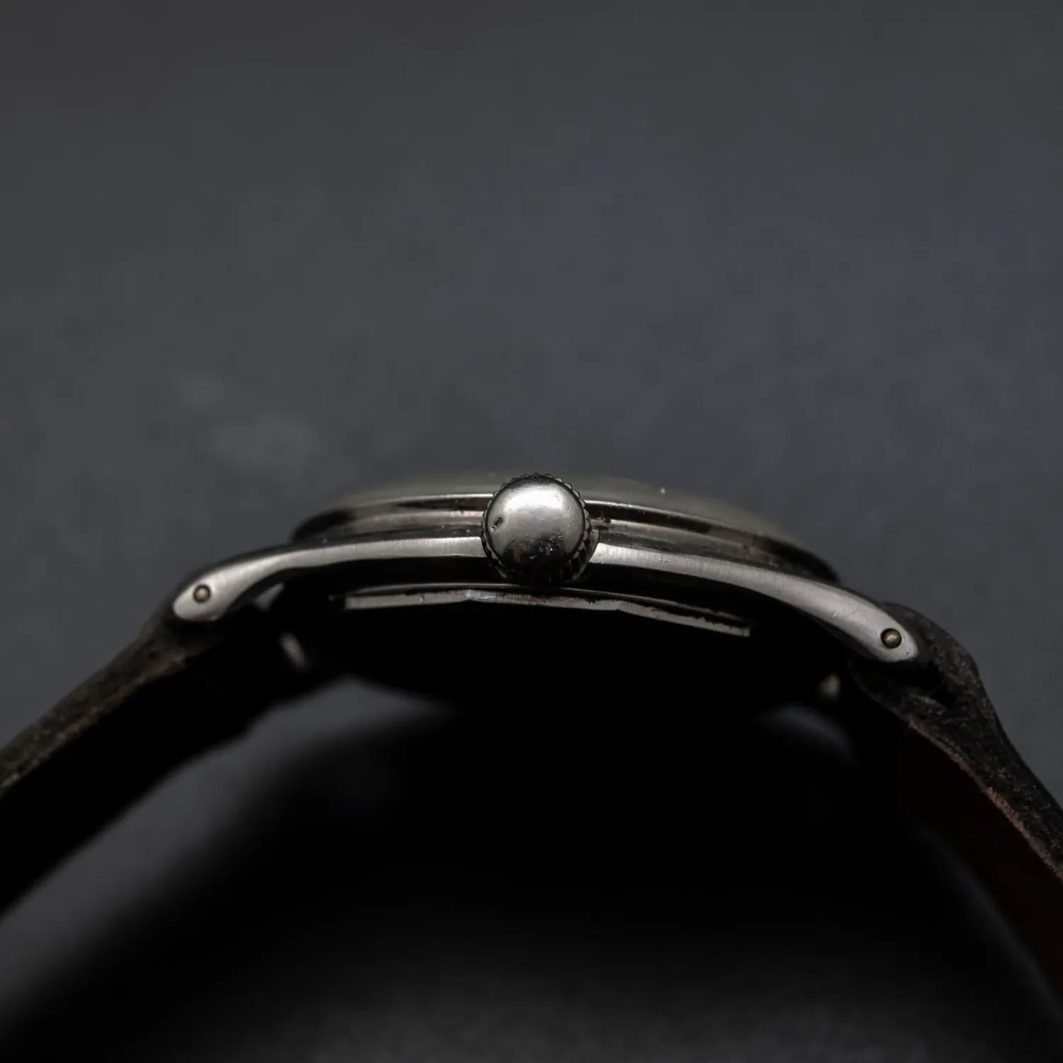 Doxa Military WW2, Stainless Steel Case – side view alternative angle