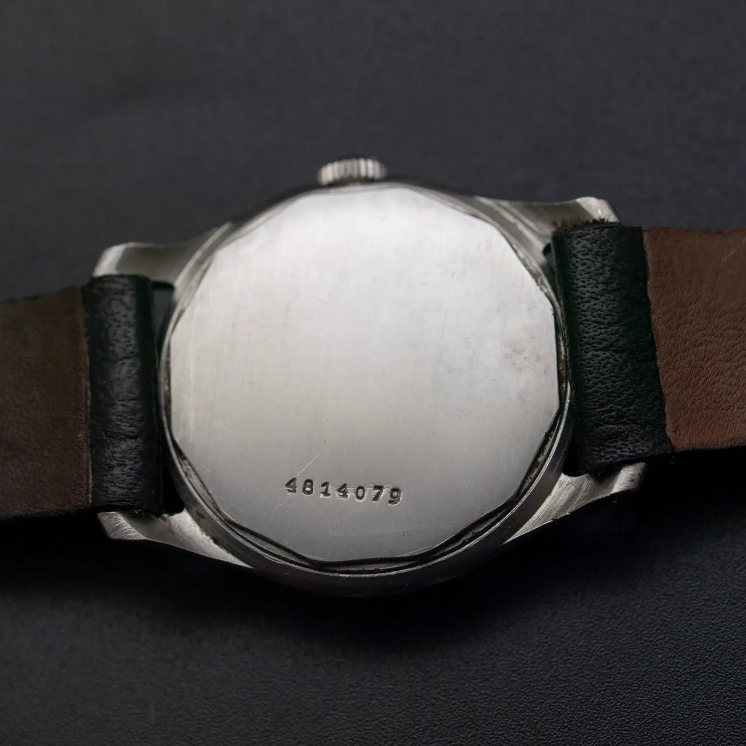 Doxa Military WW2, Stainless Steel Case – movement close-up