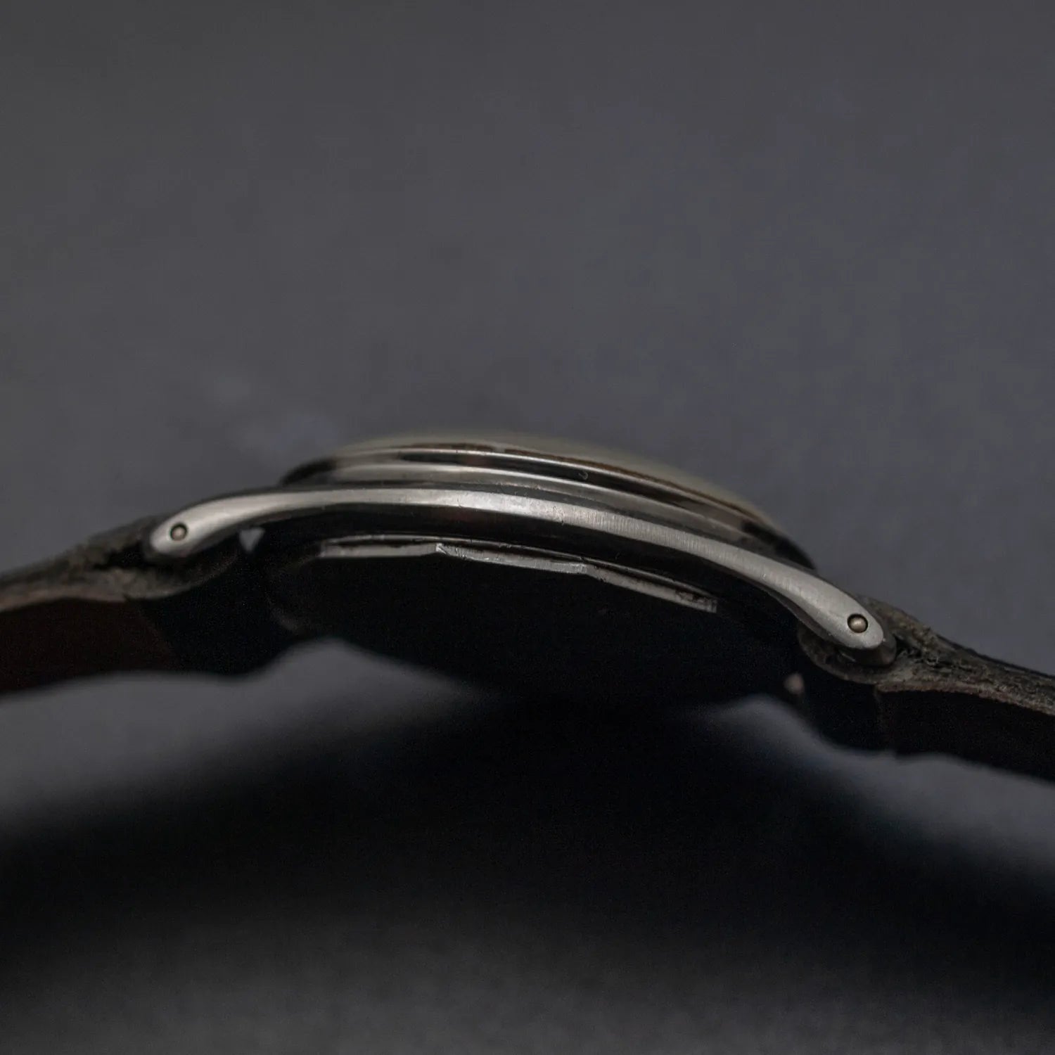Doxa Military WW2, Stainless Steel Case – strap detail