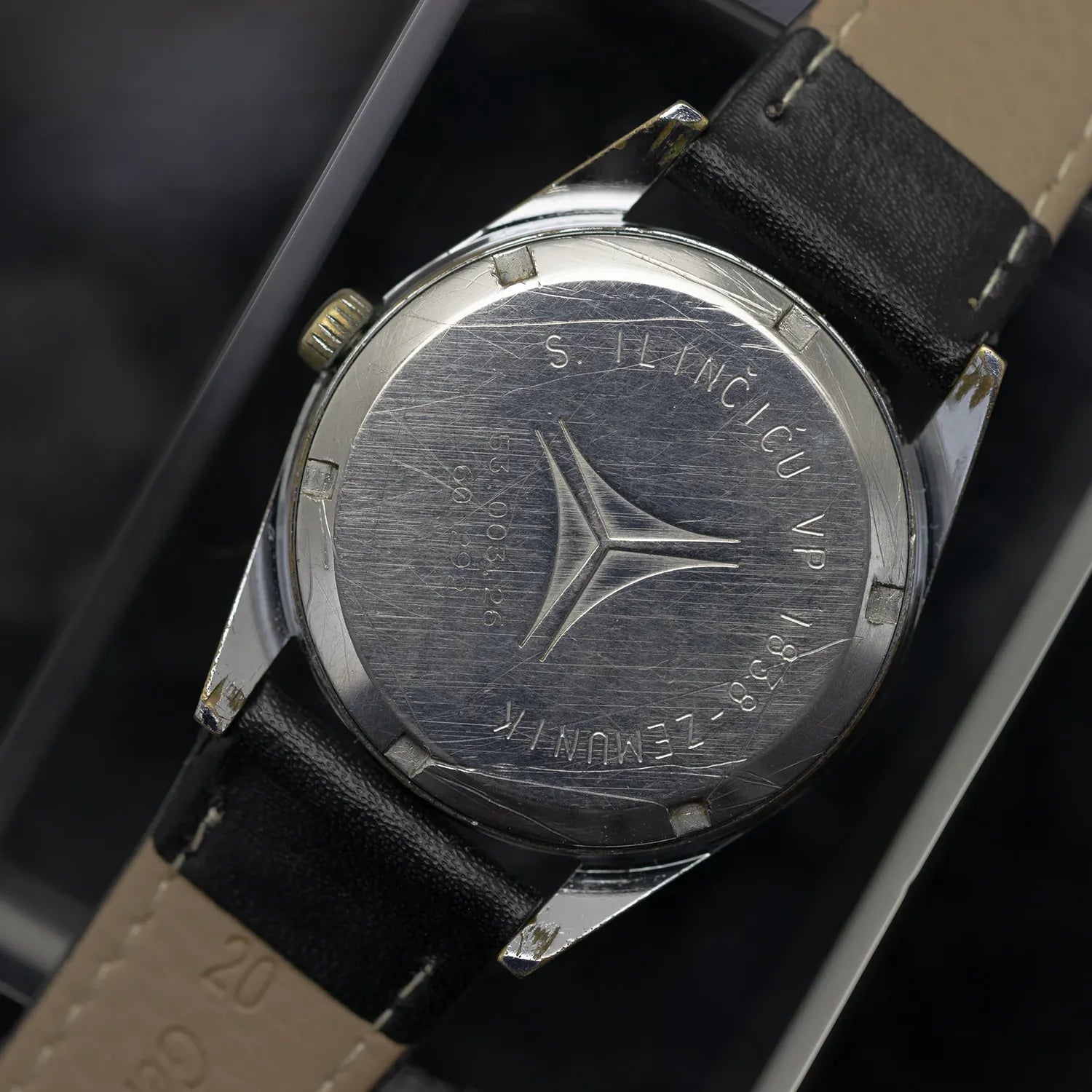 Doxa Neuchatel By Synchron Caliber AS 5200 Ref.53.003.26 – side view