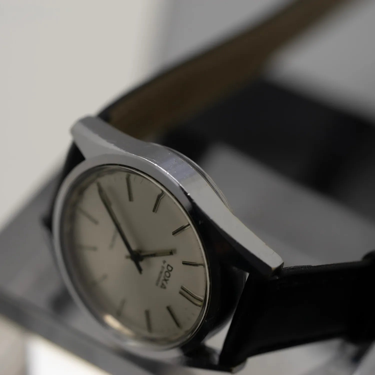 Doxa Neuchatel By Synchron Caliber AS 5200 Ref.53.003.26 – side view alternative angle