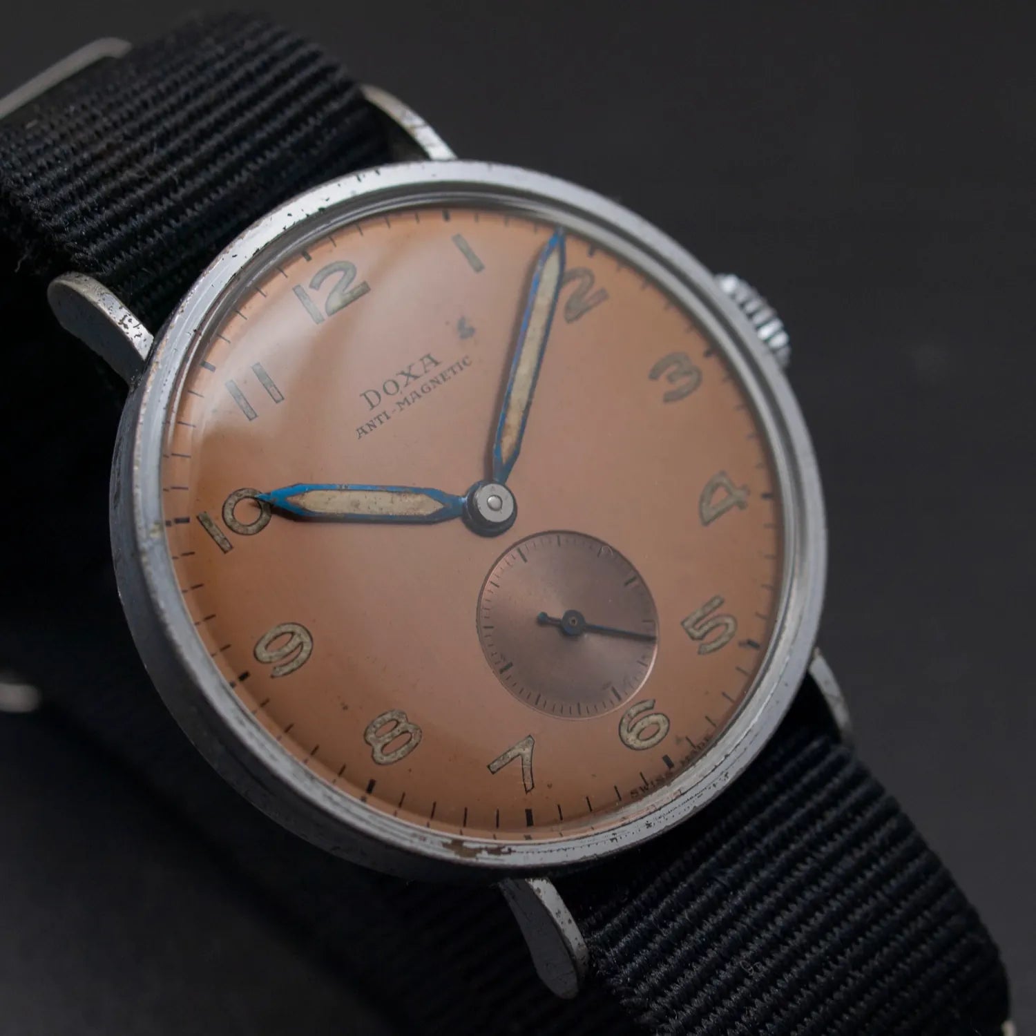 Doxa WW2 – side view