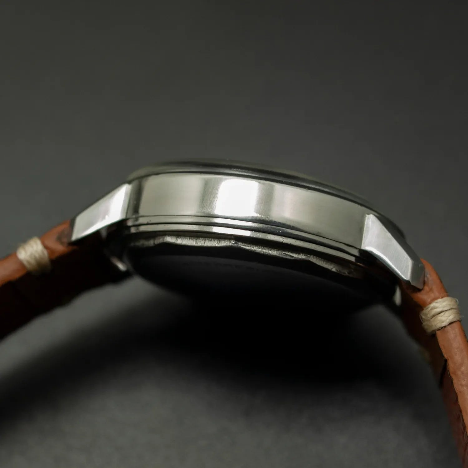 Dugena Chronograph Cal. 7733 – side view alternative angle