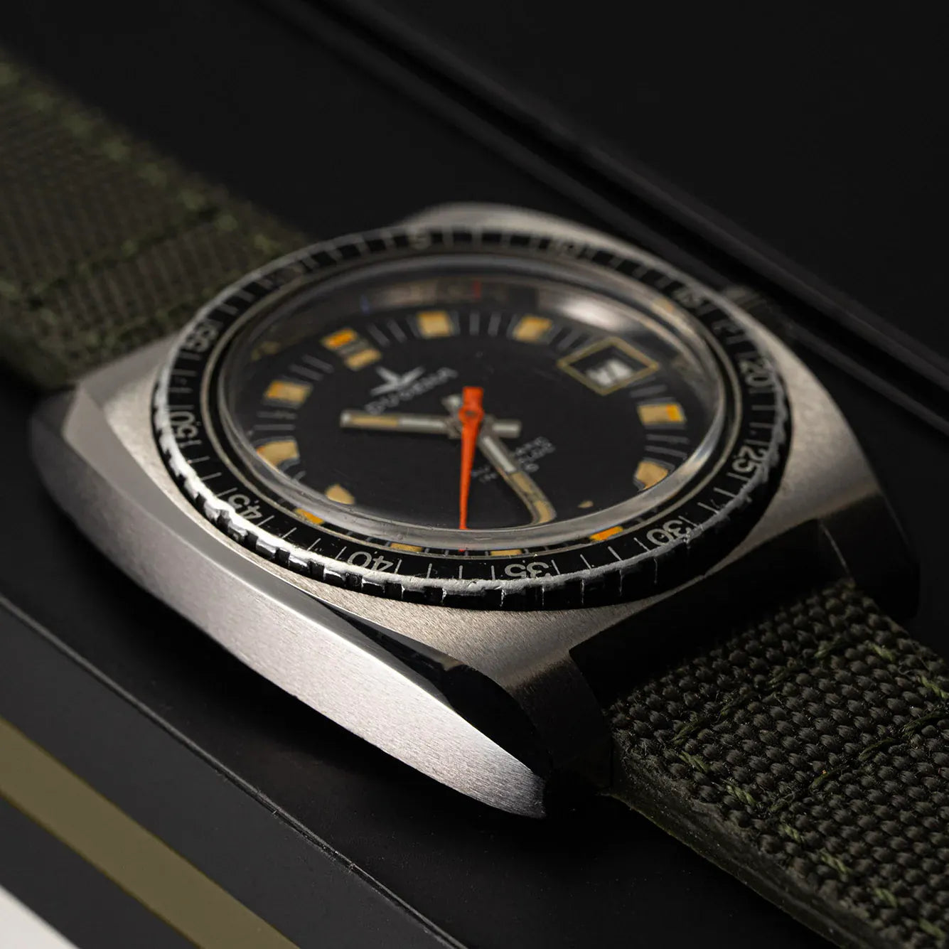 Dugena Vintage Diver 200m Automatic Eta 2783 – dial close-up