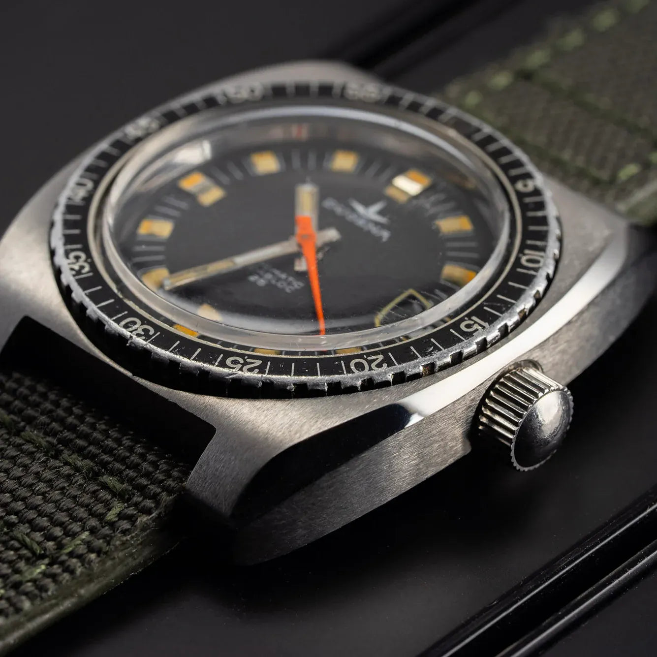 Dugena Vintage Diver 200m Automatic Eta 2783 – side view