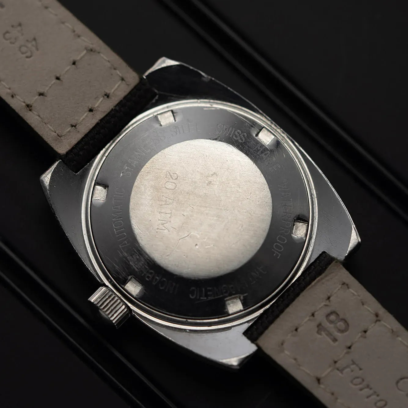 Dugena Vintage Diver 200m Automatic Eta 2783 – strap detail