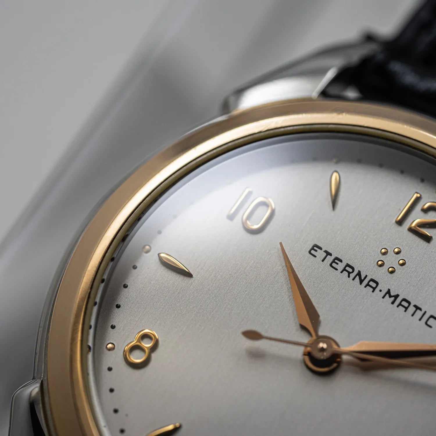 Eterna Matic 1948 Ref. 8400.47 Solid Gold and St. Steel – dial close-up