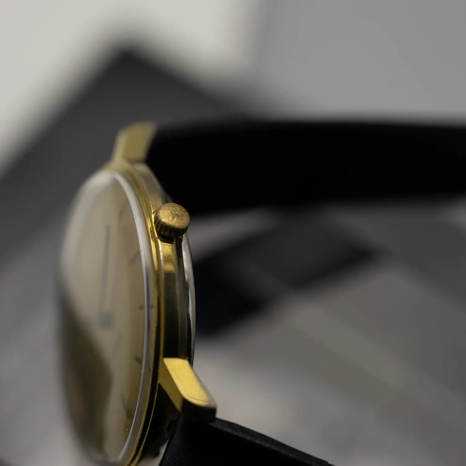 Glashutte 17 Rubies – side view alternative angle