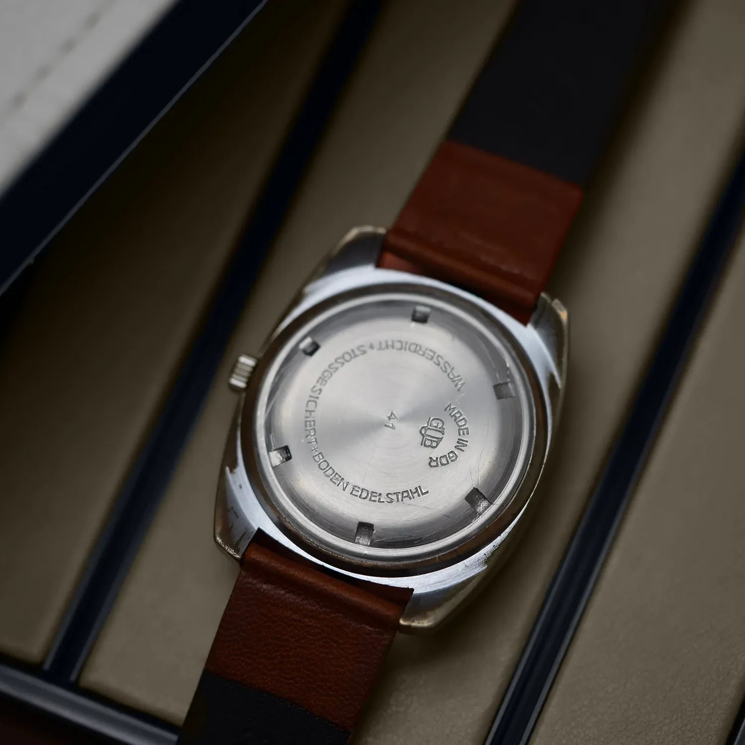 Glashutte Spezichron Automatic Vintage Diver – side view alternative angle