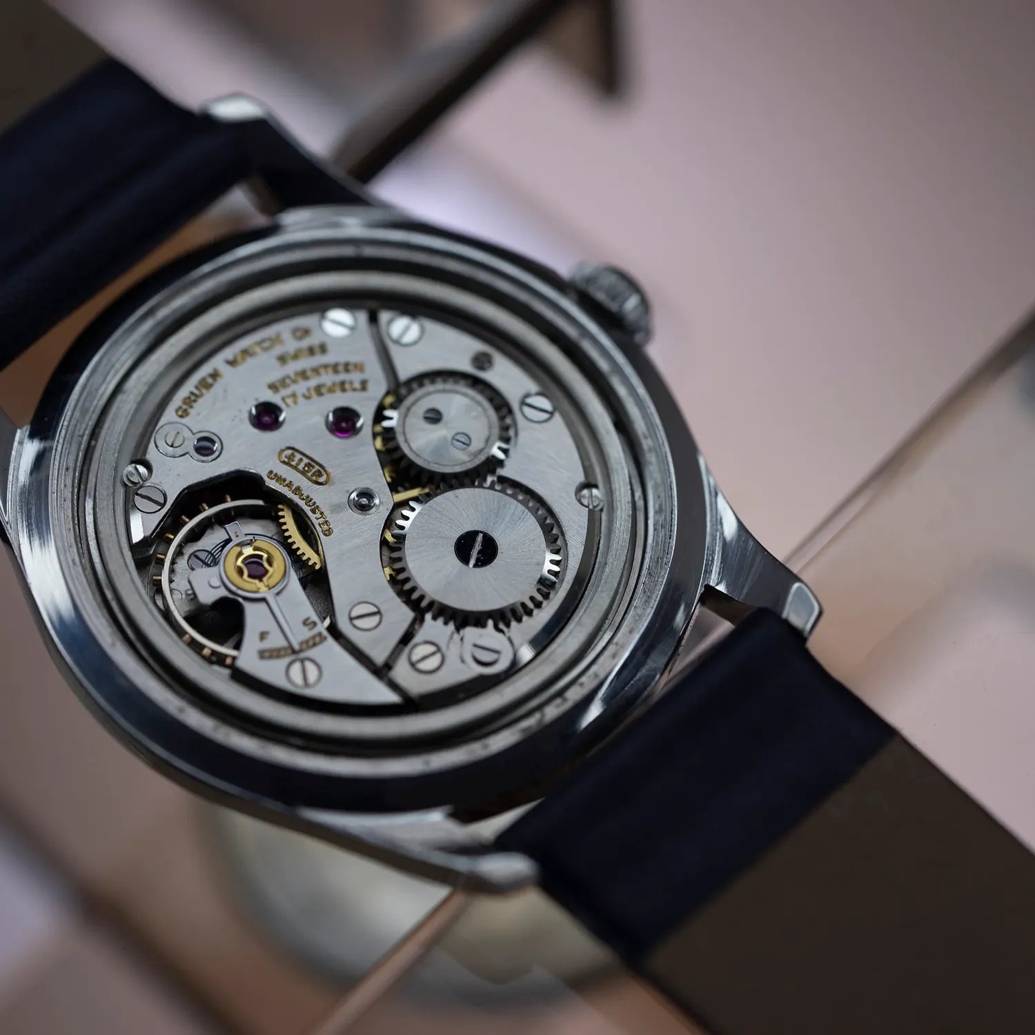 Gruen Geneve Cal. 415R – dial close-up