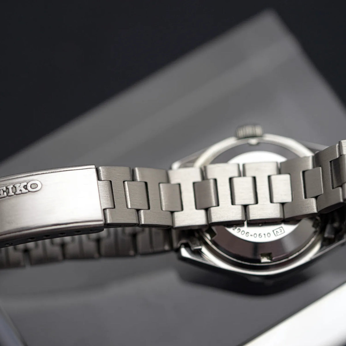 Lady Seiko 5 2906 0610 – movement close-up