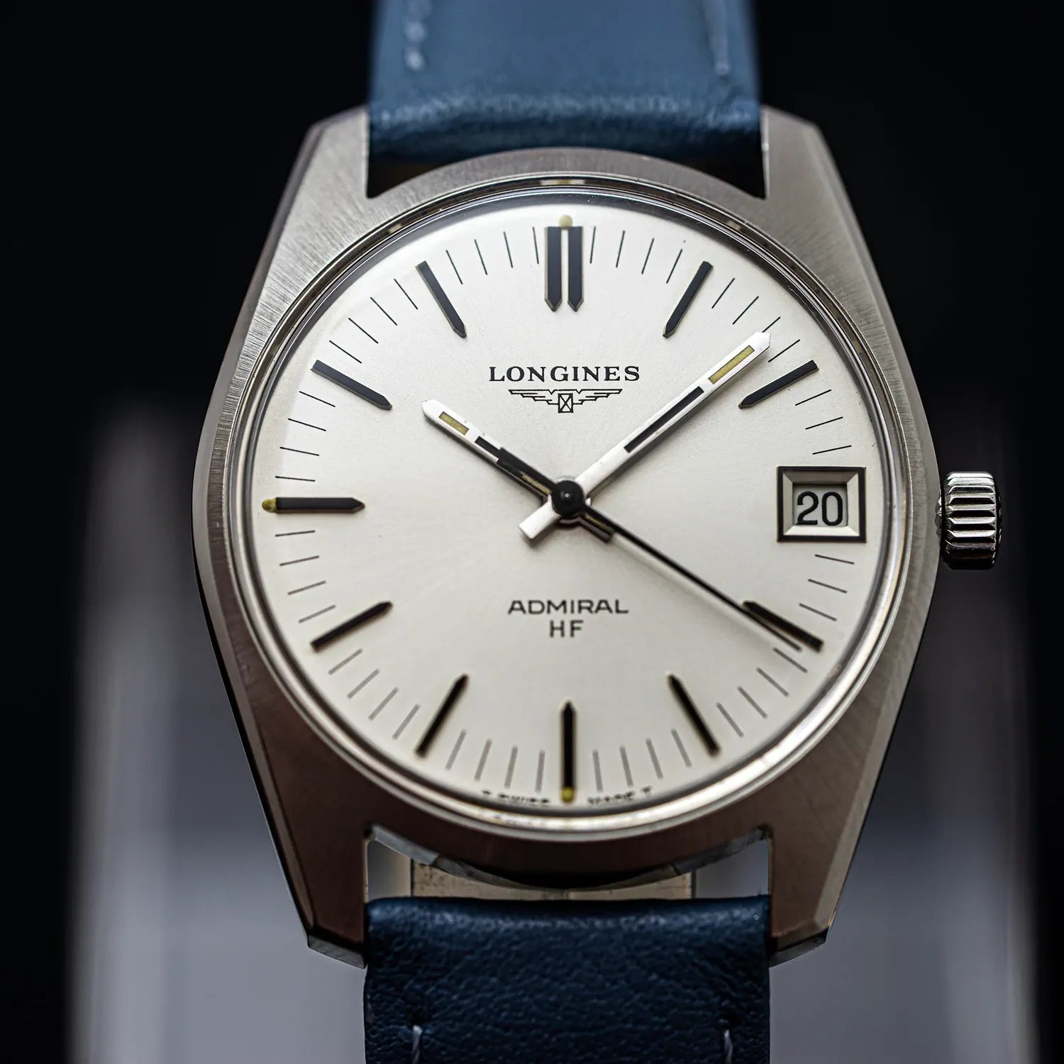 Longines Admiral HF Ref. 2302-3 Cal. 6952 – dial macro detail
