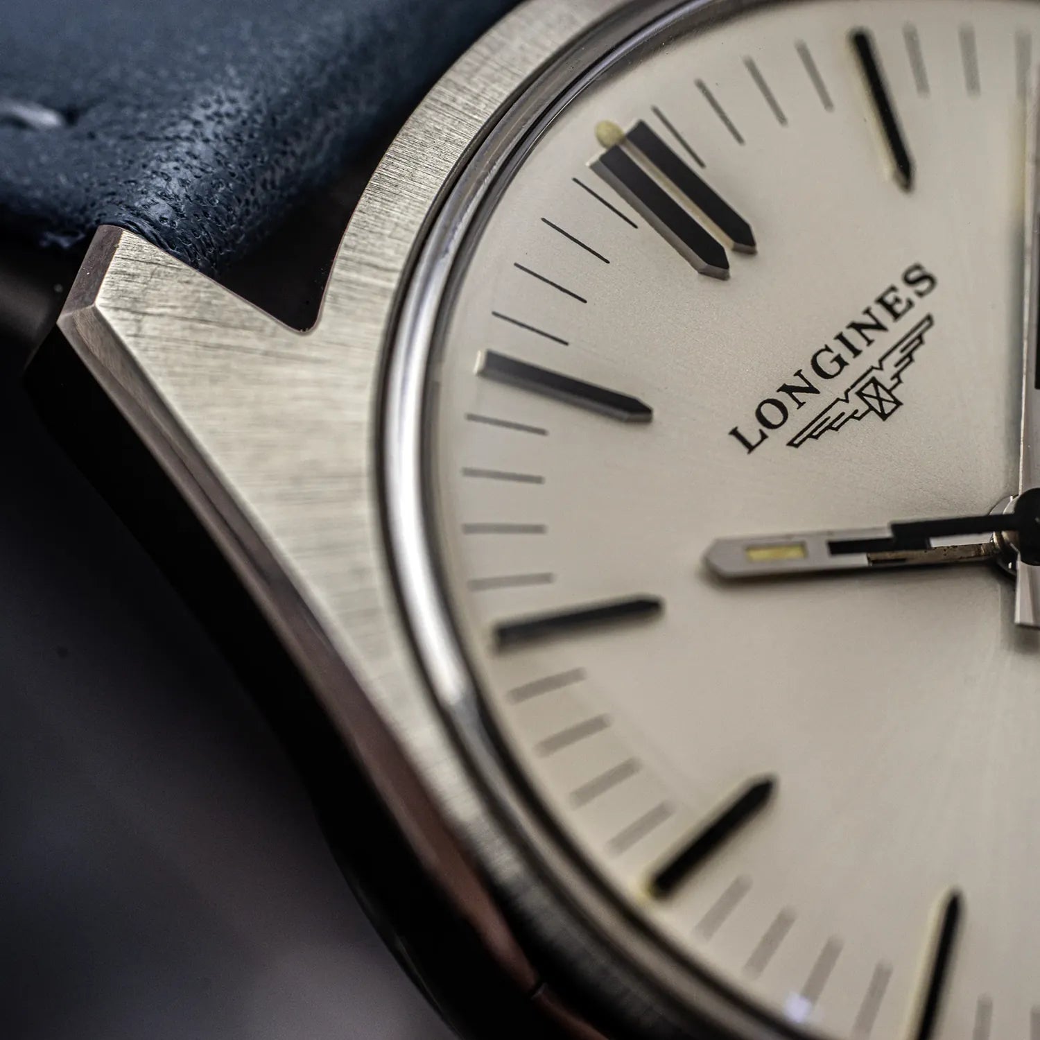 Longines Admiral HF Ref. 2302-3 Cal. 6952 – crown detail