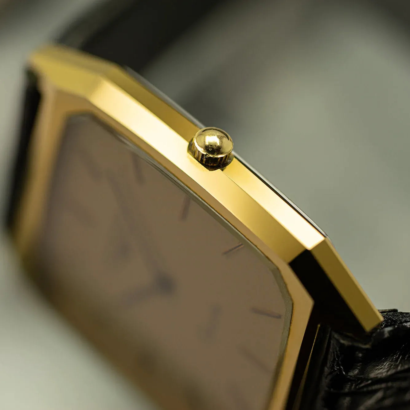 Longines Tank Quartz – side view alternative angle