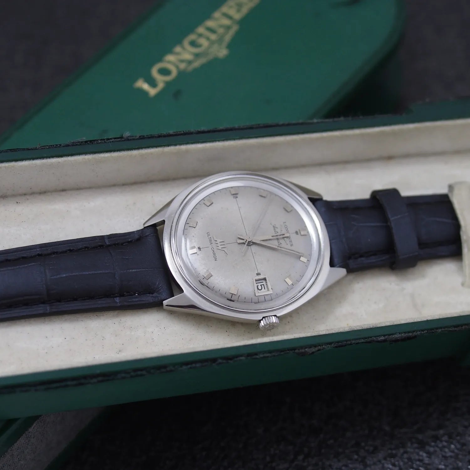 Longines Ultra - Chron Automatic, Ref. 7951-2 – dial close-up