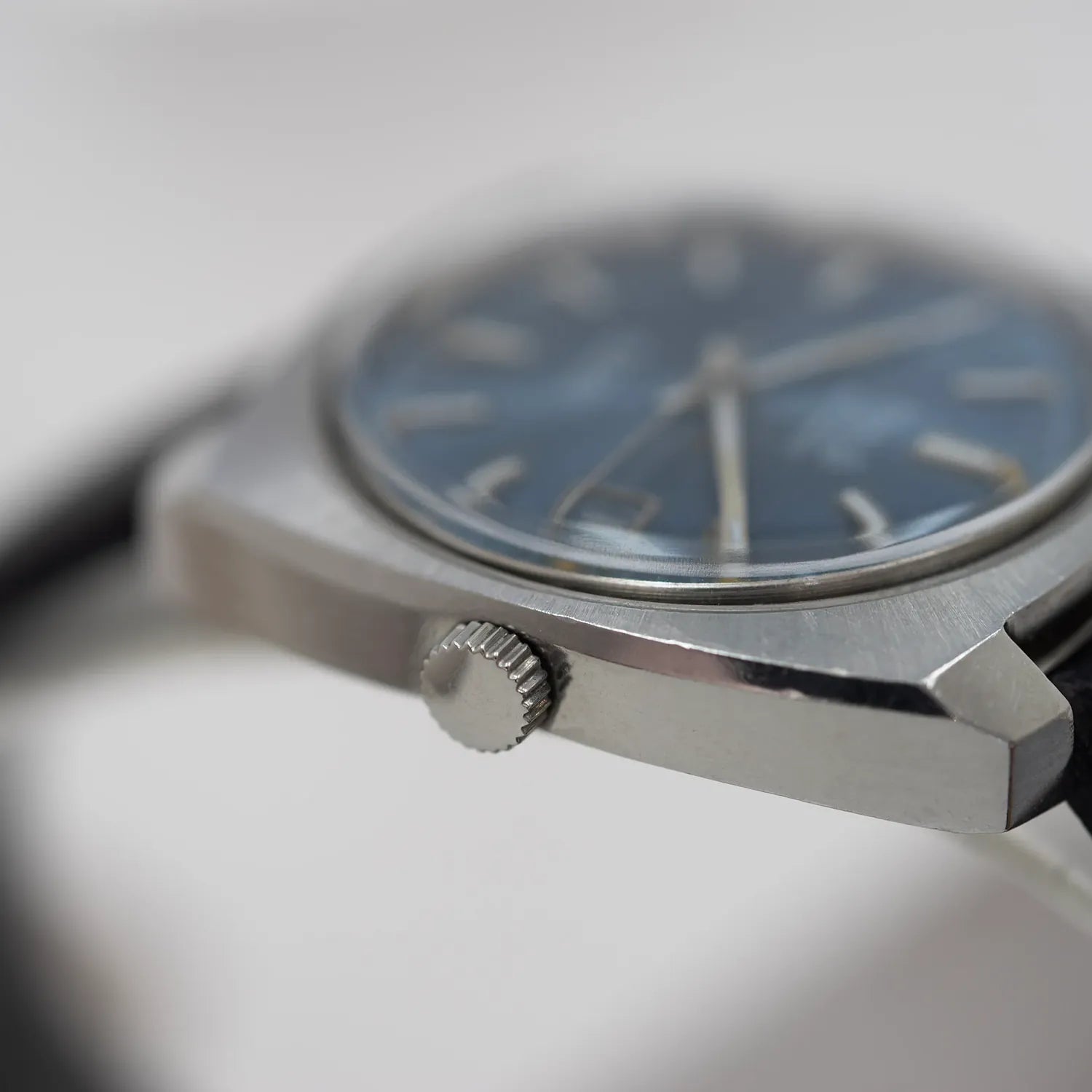 Marcus Extra Automatic Cal. ETA 2472 – side view alternative angle