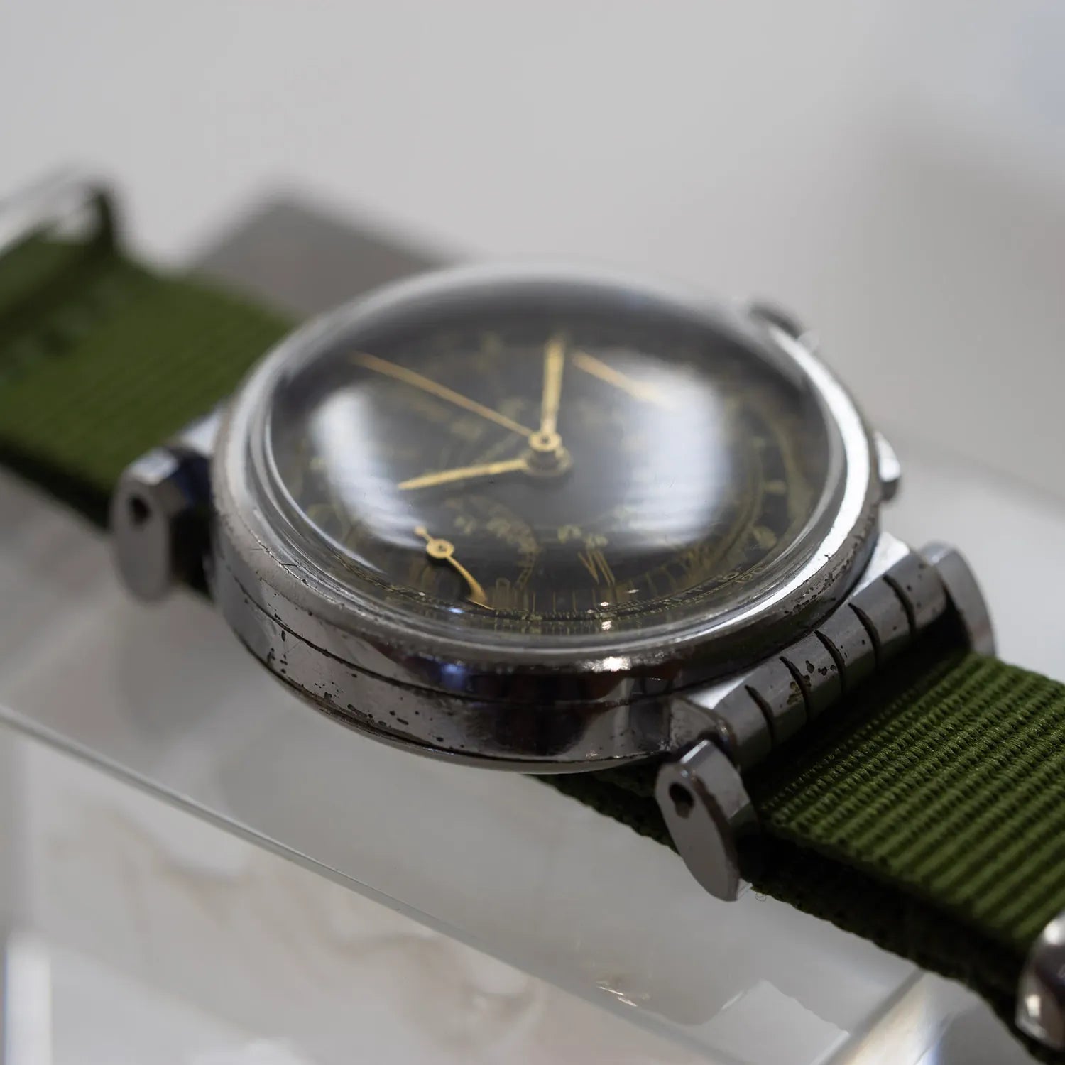 Marvin Chronograph Valjoux 23 – side view alternative angle
