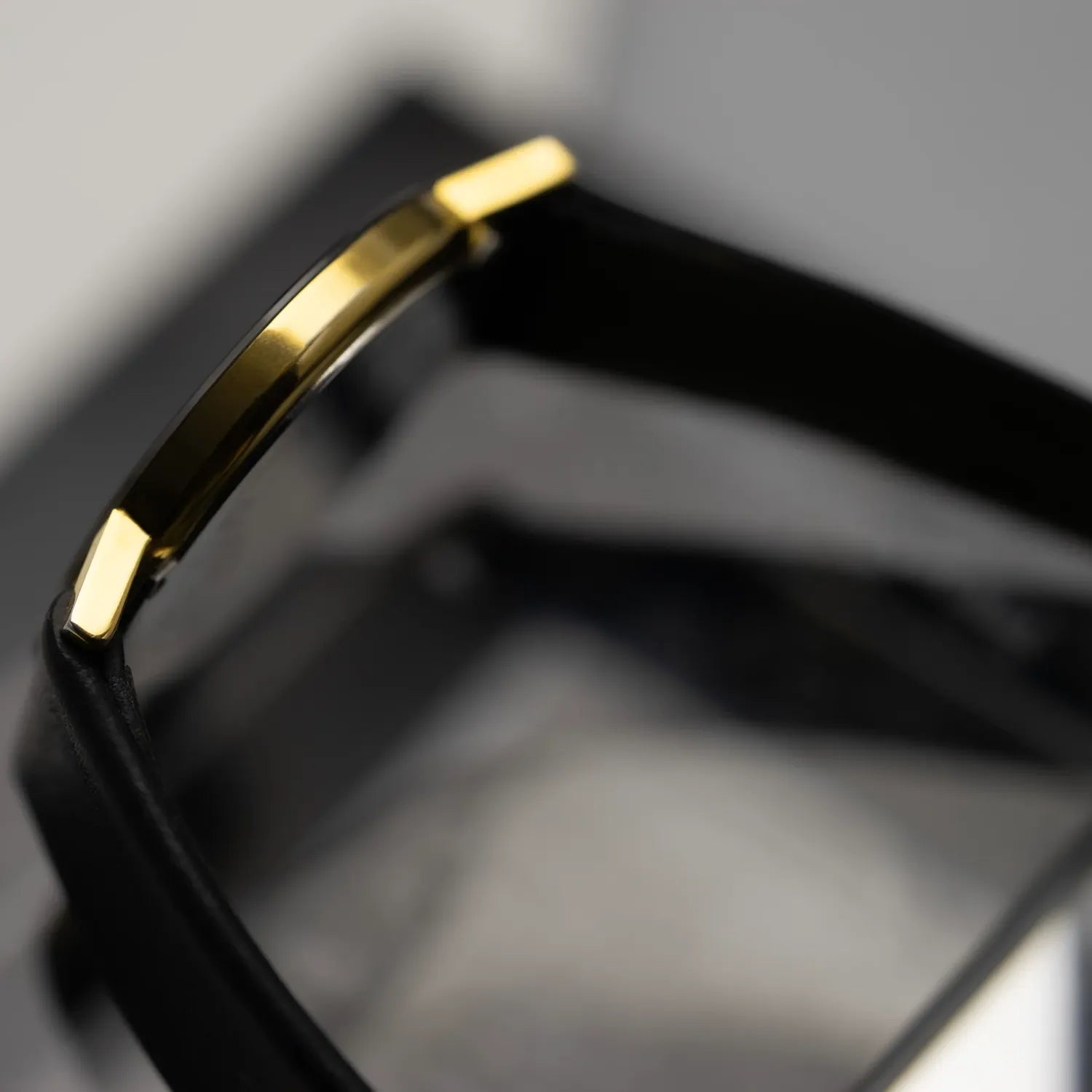 Movado Museum Ref. 88.c6.882.2 – side view alternative angle
