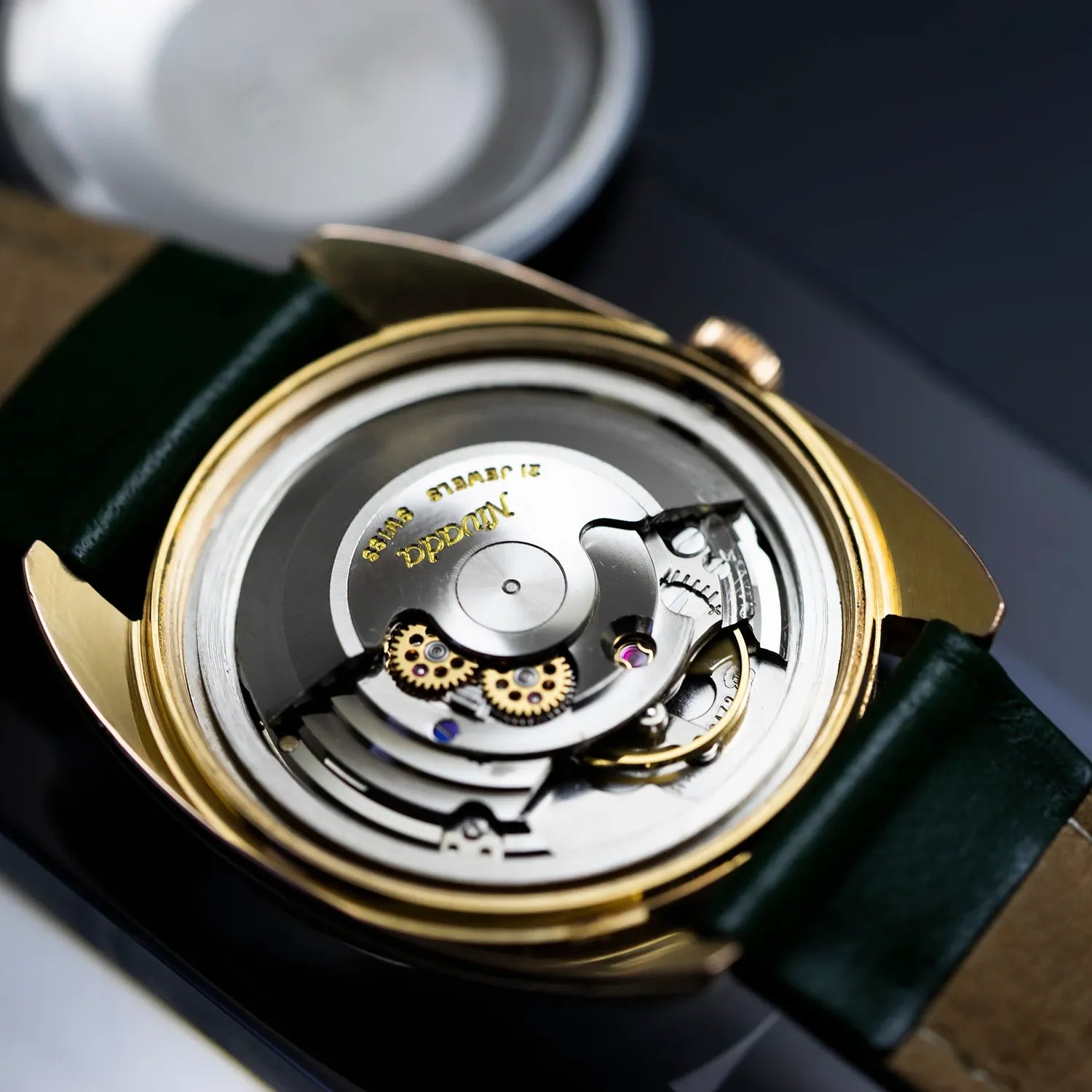 Nivada Antarctic 21 Cal. ETA 2472 – strap detail