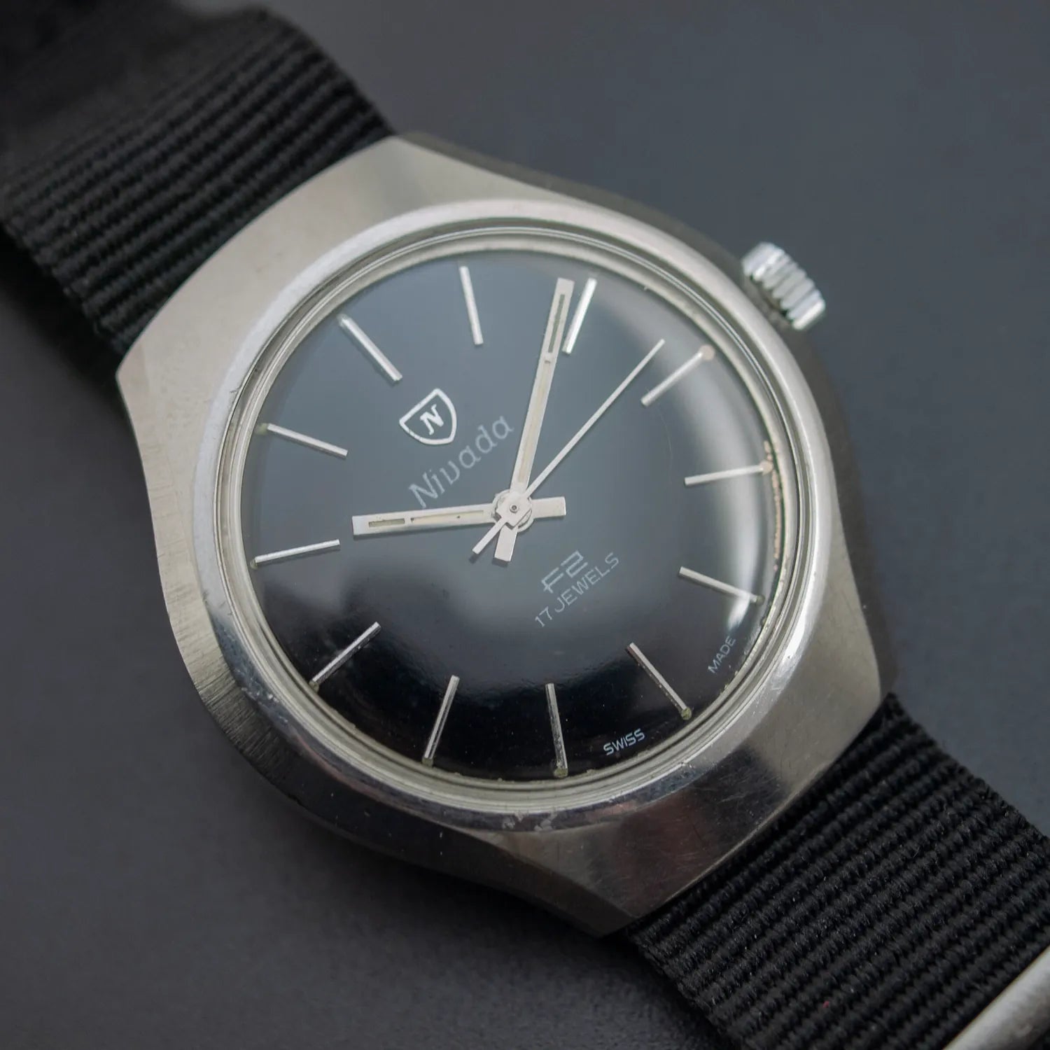 Nivada F2 Ref. 46024 – front view