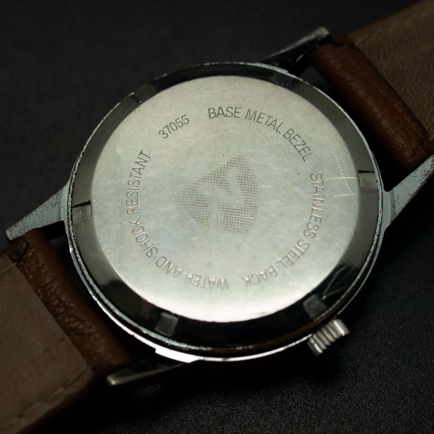 Nivada Ref. 37055 – back case