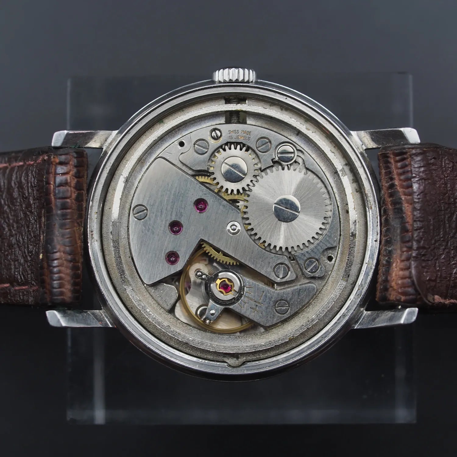 Numa Ref. 25809 – movement close-up