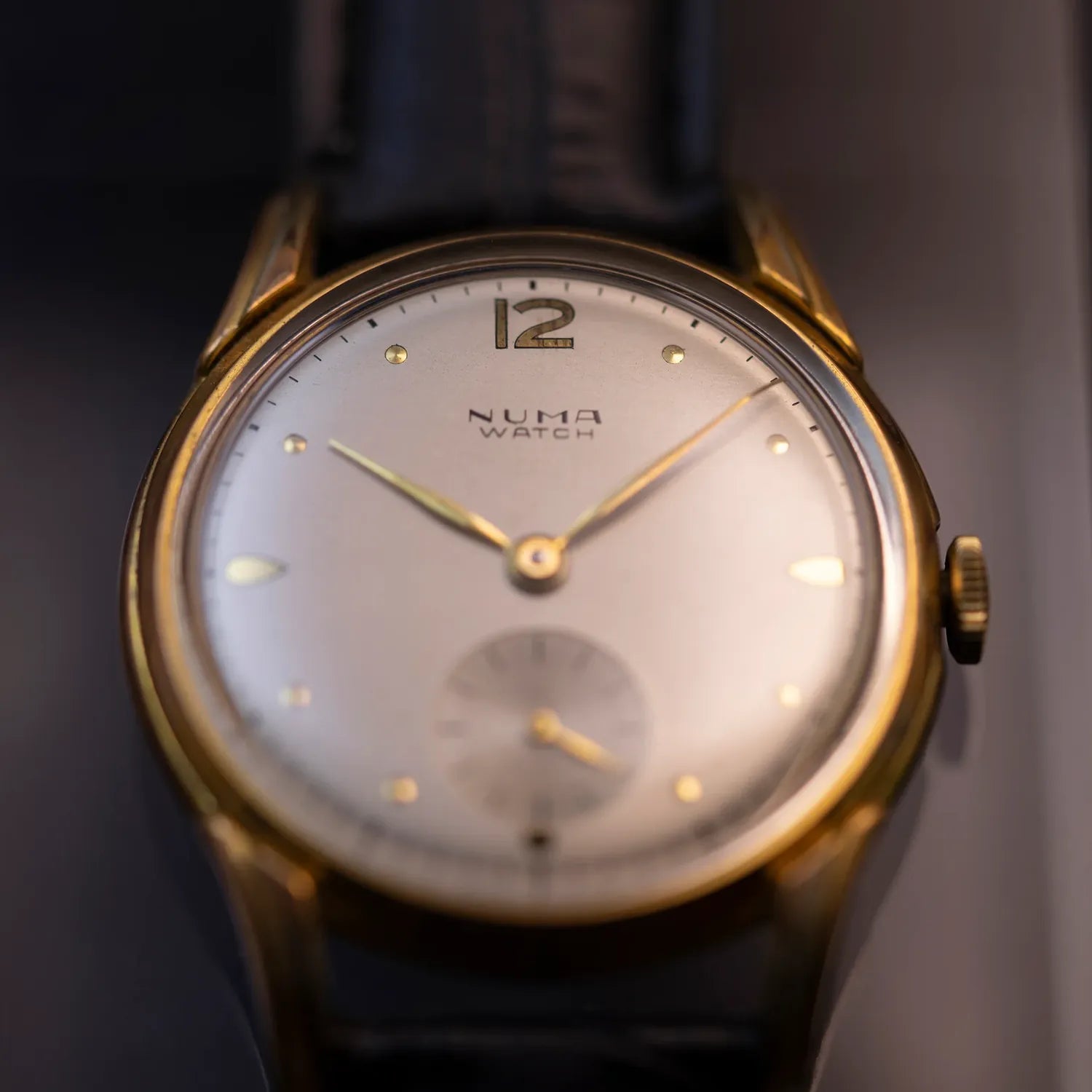 Numa Vintage Watch Big 12 – dial close-up