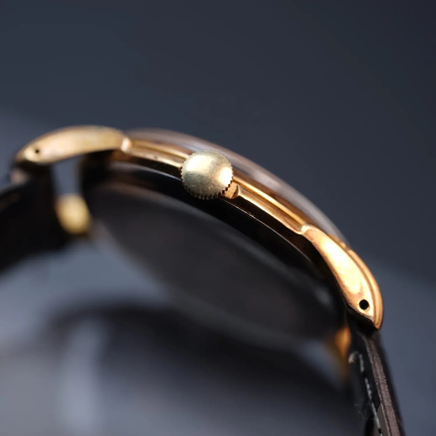 Numa Vintage Watch Big 12 – side view