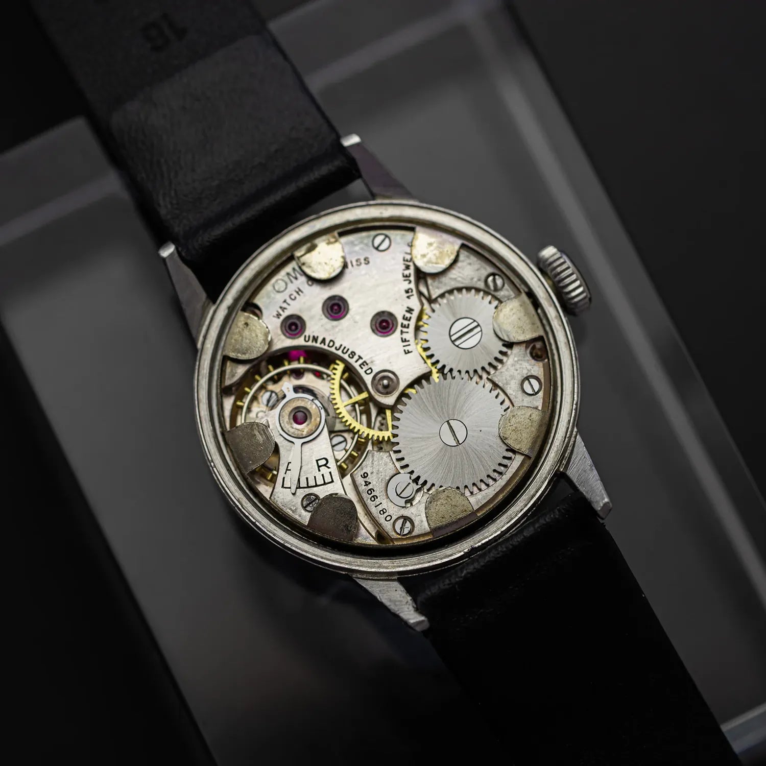 Omega 26.5 SOB T2 WW2 Watch 1939 – dial close-up