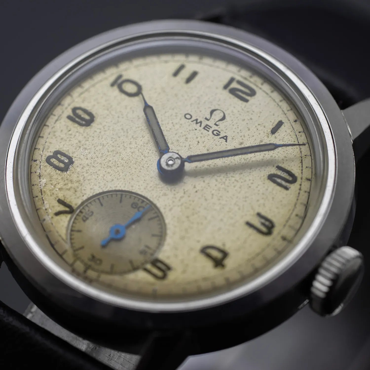 Omega 26.5 SOB T2 WW2 Watch 1939 – movement close-up