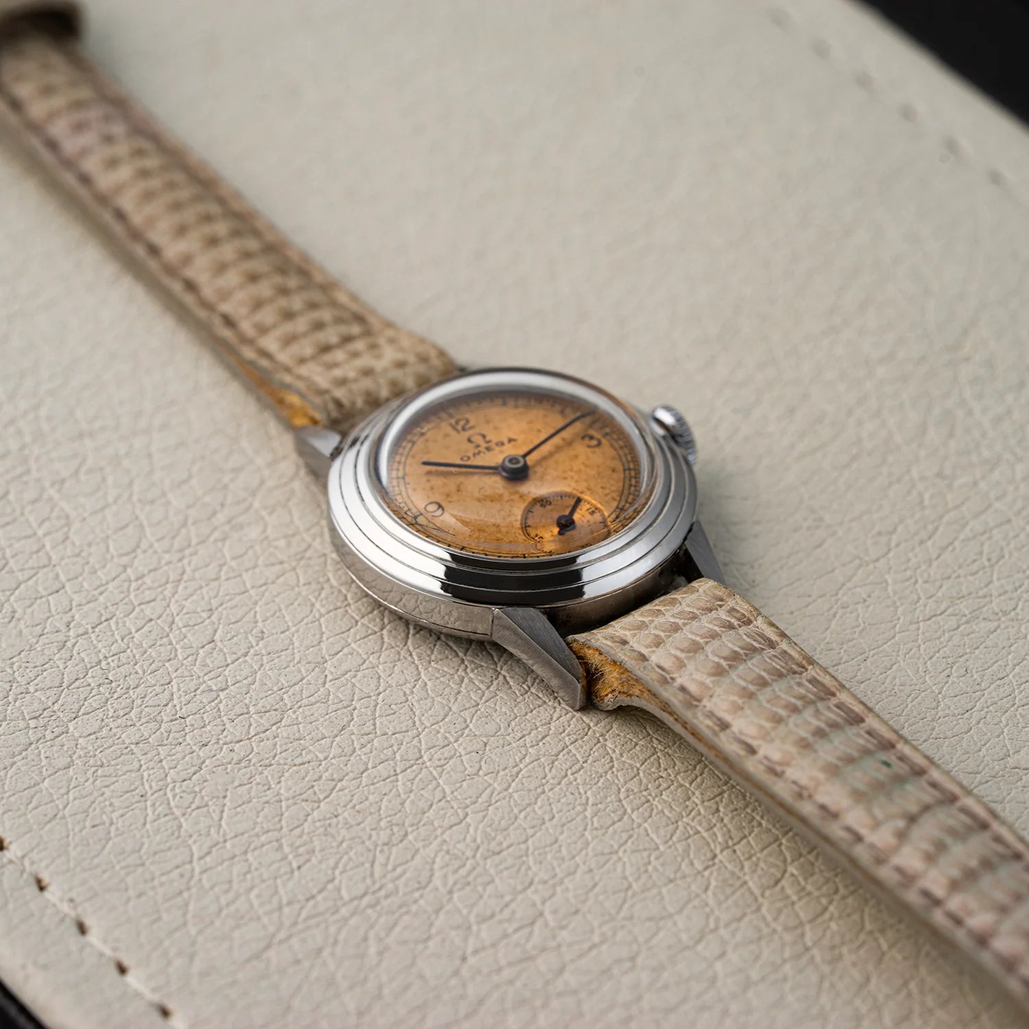 Omega Cal. 19.4T2 Women’s Dress Vintage Watch, 1939 Case