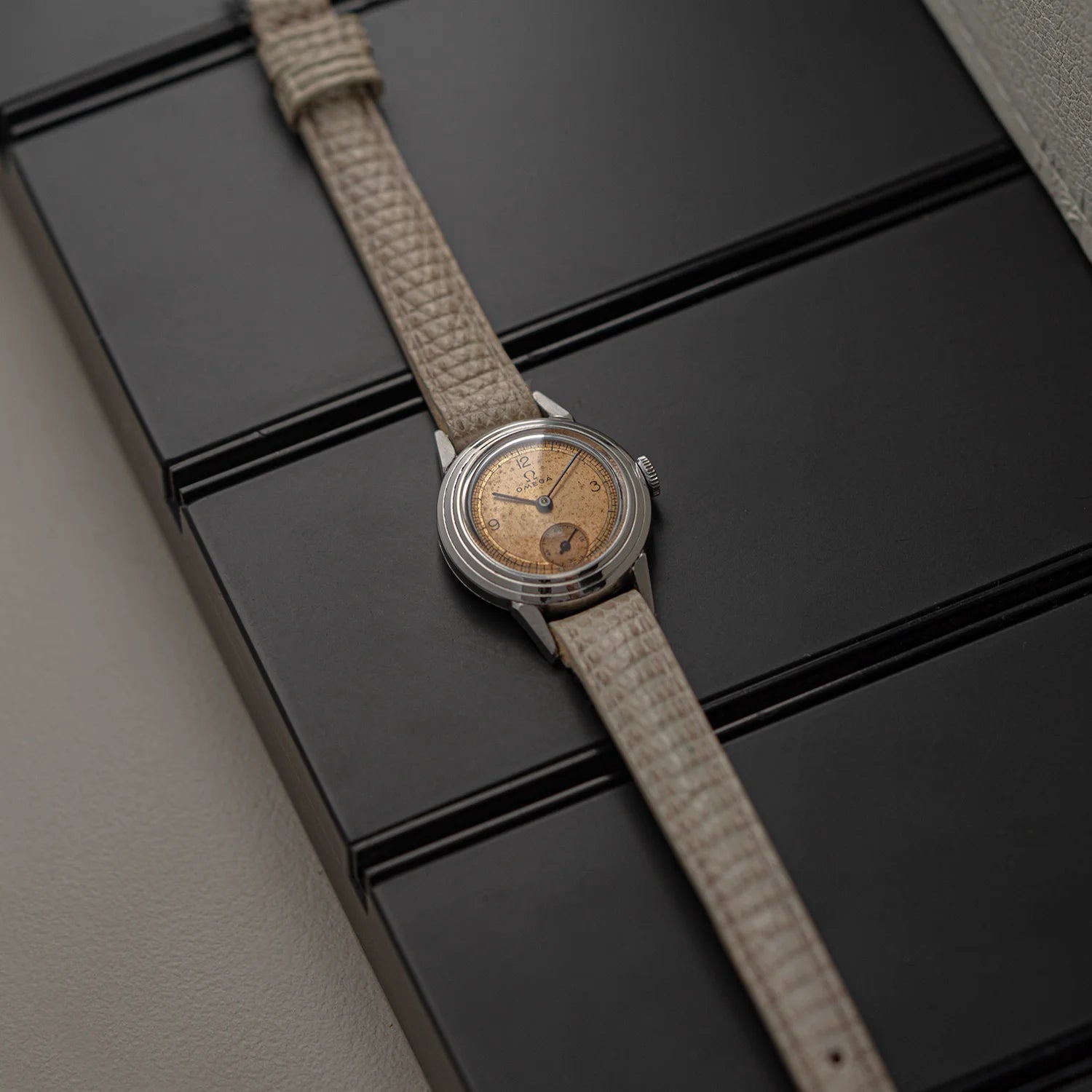 Omega Cal. 19.4T2 Women’s Dress Vintage Watch, 1939 Top View