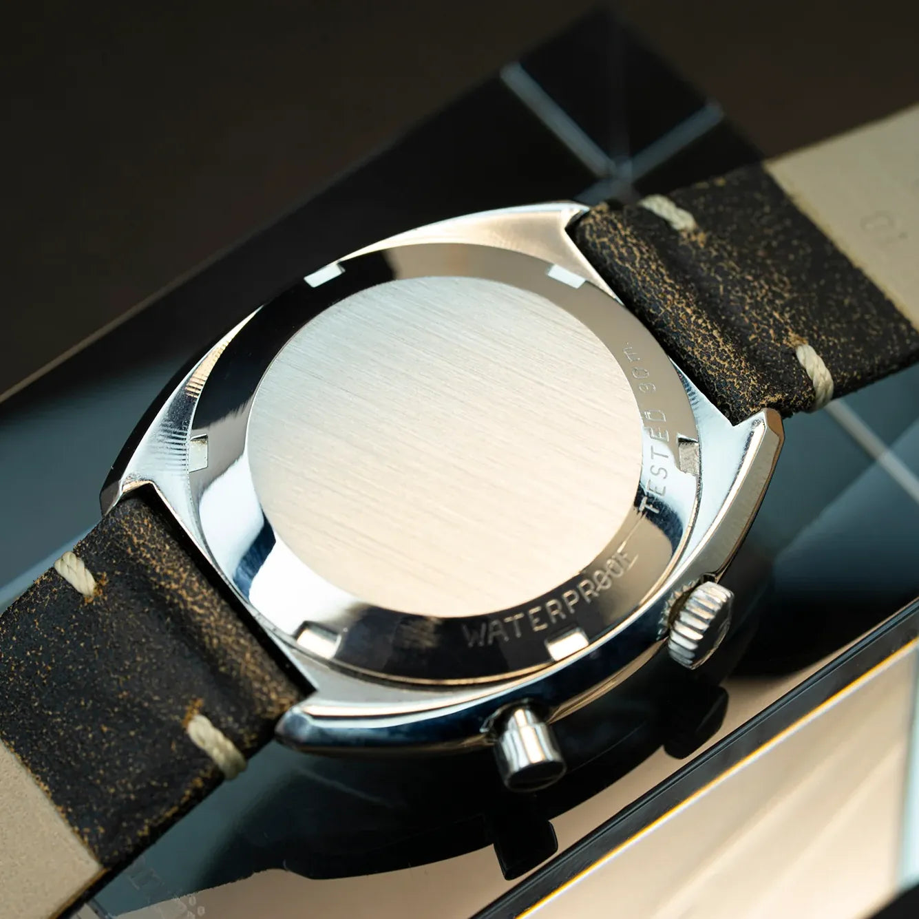 Omega Chronostop 145.010 – side view third angle