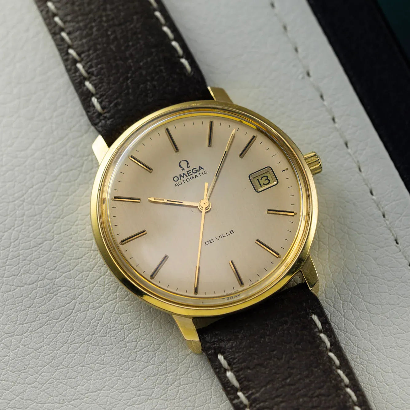 Omega De Ville 166.0134 Cal. 1012 1973 Box and Papers – side view