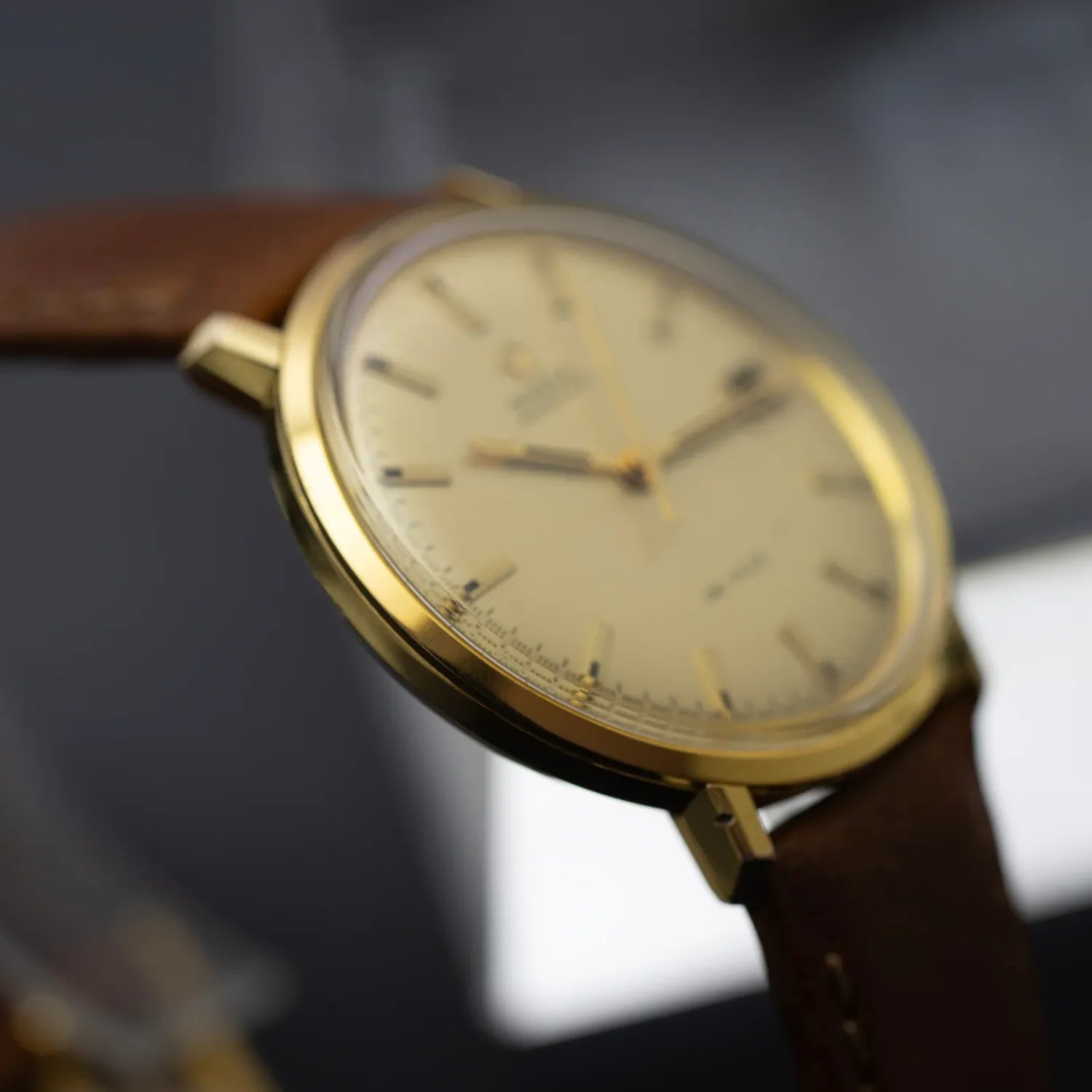 Omega De Ville Automatic Ref. 166.033 Cal. 565 – side view alternative angle
