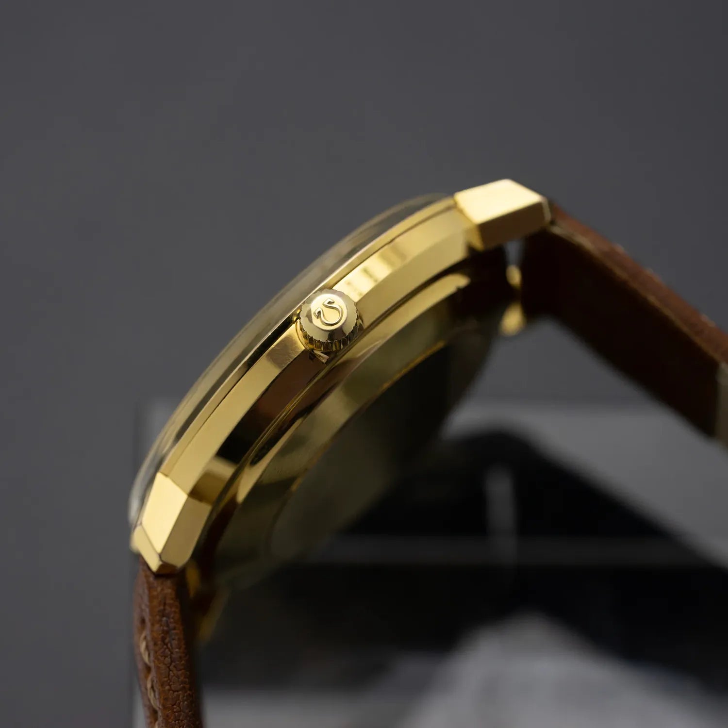 Omega De Ville Automatic Ref. 166.033 Cal. 565 – strap detail