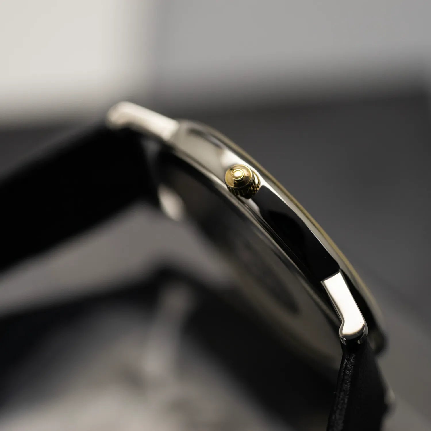 Omega De Ville Quartz Ref. 195.2378, Cal. 1478 – side view