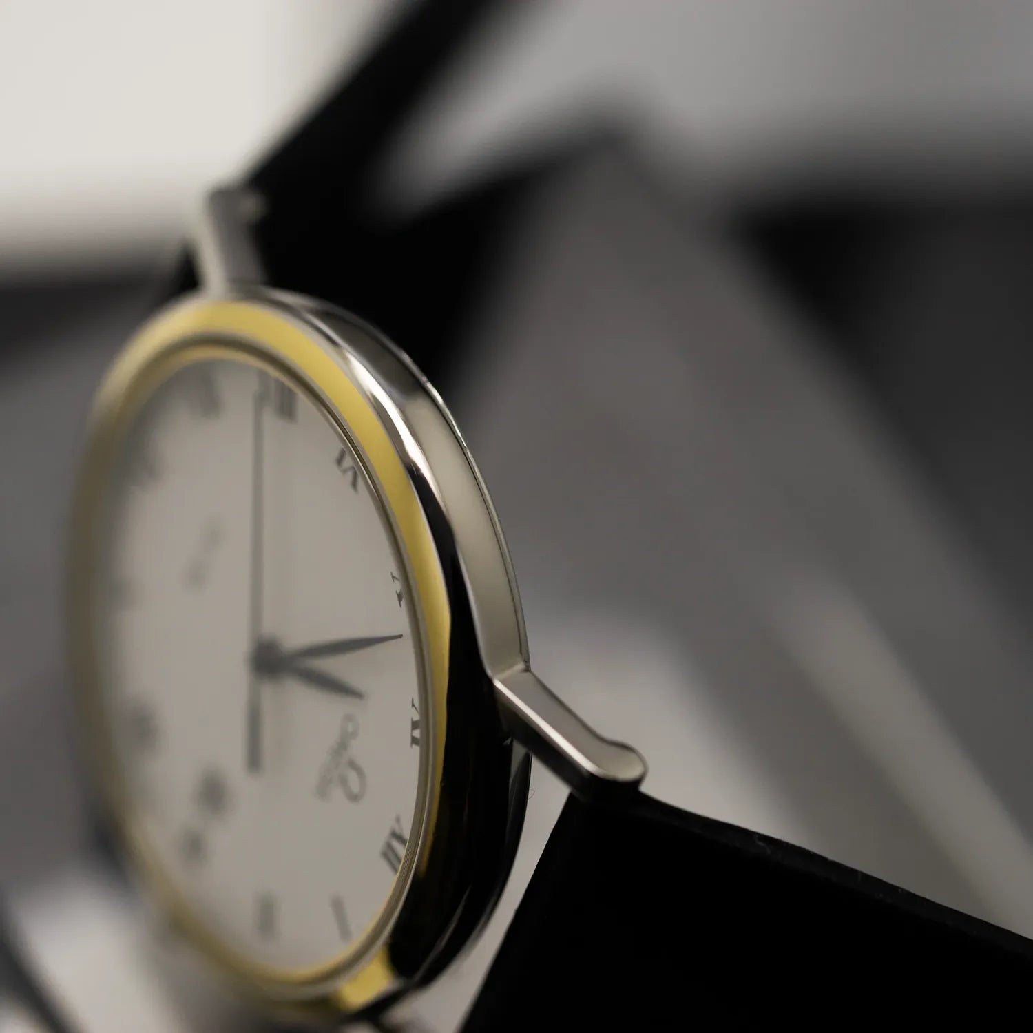 Omega De Ville Quartz Ref. 195.2378, Cal. 1478 – side view alternative angle