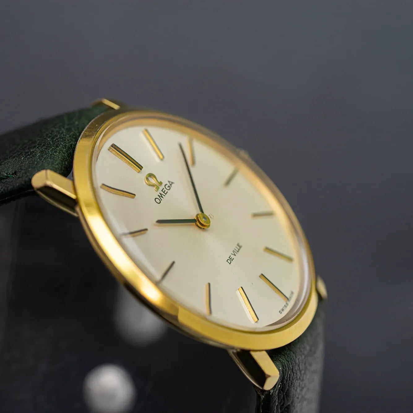 Omega De Ville Ref. 111.077 Cal. 620 – side view alternative angle