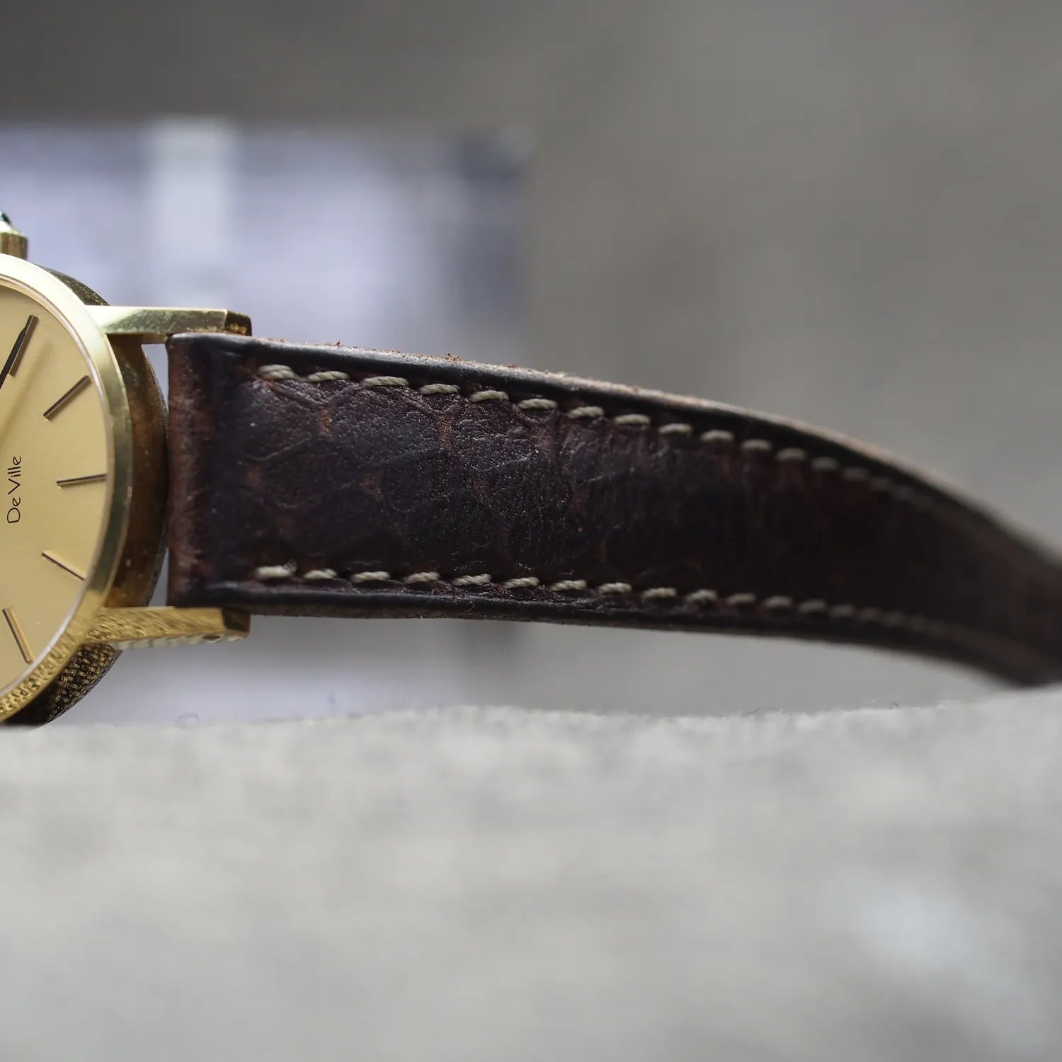 Omega De Ville – movement close-up