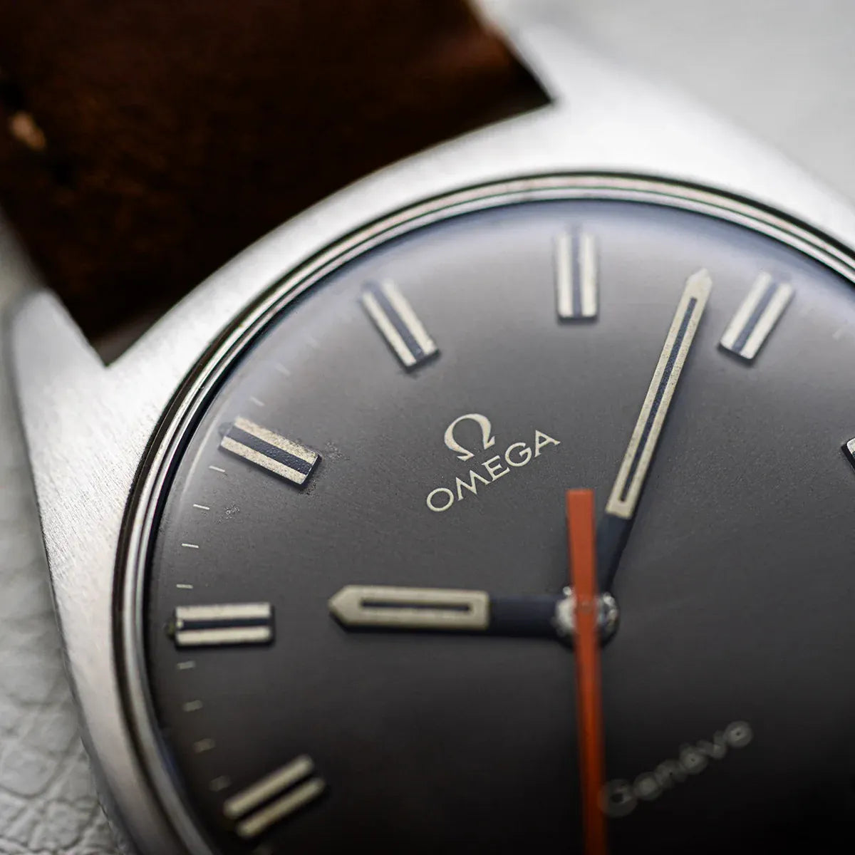 Omega Geneve 135.041 Cal. 601 Charcoal 1968 – dial close-up