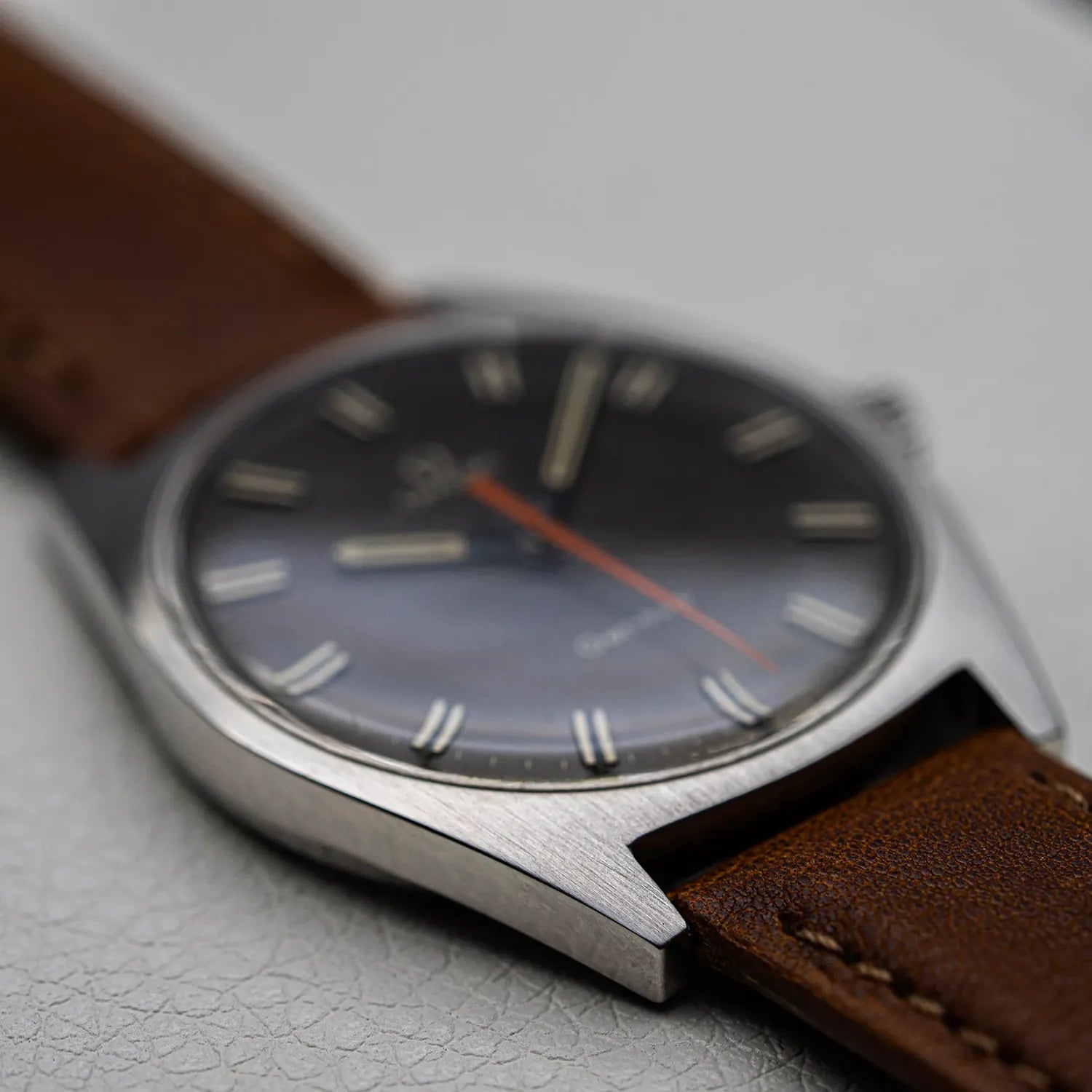Omega Geneve 135.041 Cal. 601 Charcoal 1968 – side view alternative angle