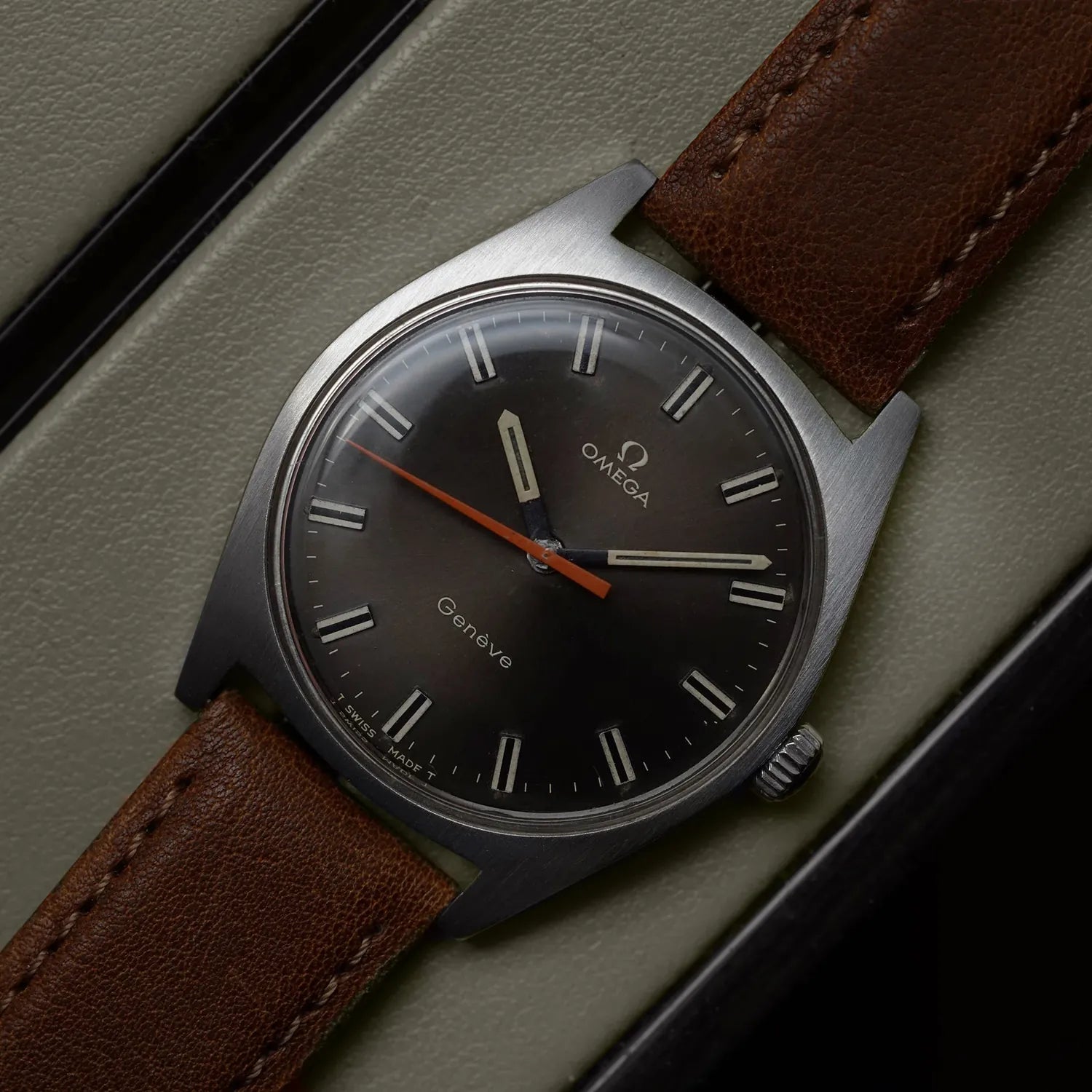 Omega Geneve 135.041 Cal. 601 Charcoal 1968 – front view